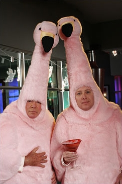 'Ich bin dein Flamingo'. Denny und Alan im Party-Look.